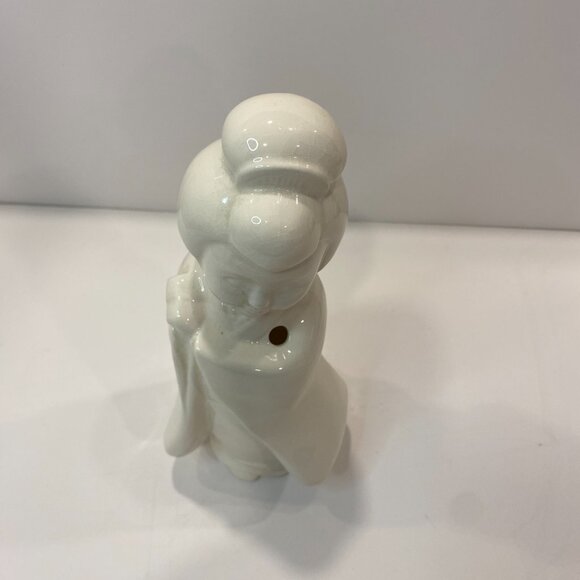Vintage White Ceramic Geisha Girl (9" X 4" X 4") - Picture 6 of 6